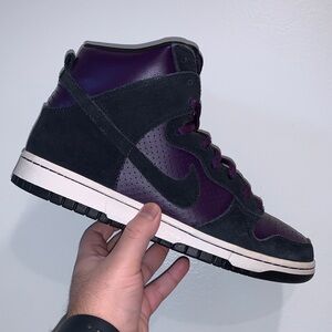 Nike SB High-Tops in Black and Dark Purple